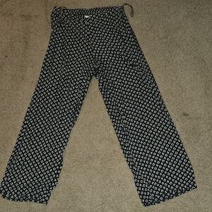 Solitaire Black and Cream Patterned Garment